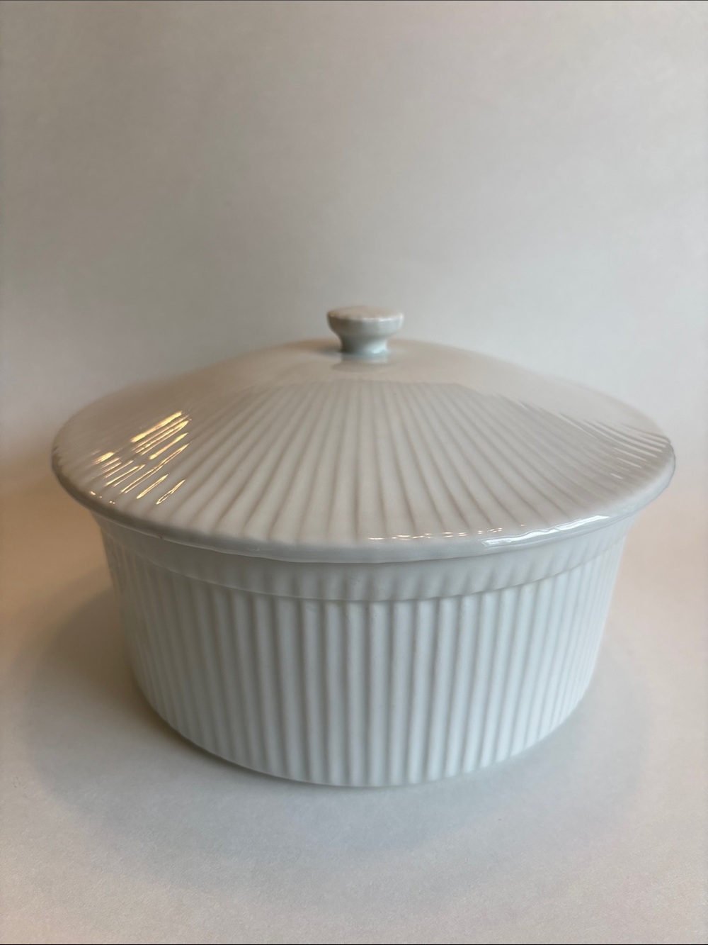 Apilco France White Round Fluted Edge Casserole Dish With Lid 8.5” Diameter